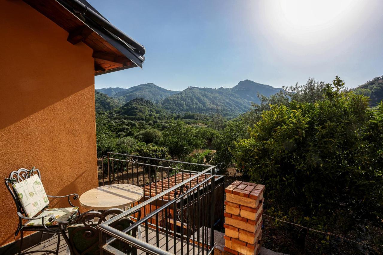 Hotel La Porta Delle Gole Motta Camastra Exterior foto