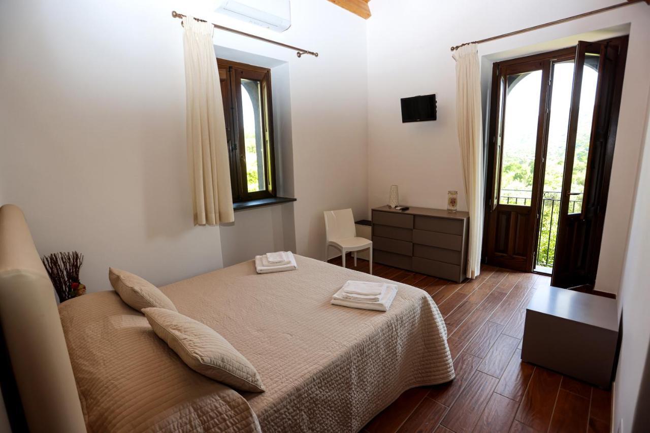Hotel La Porta Delle Gole Motta Camastra Exterior foto