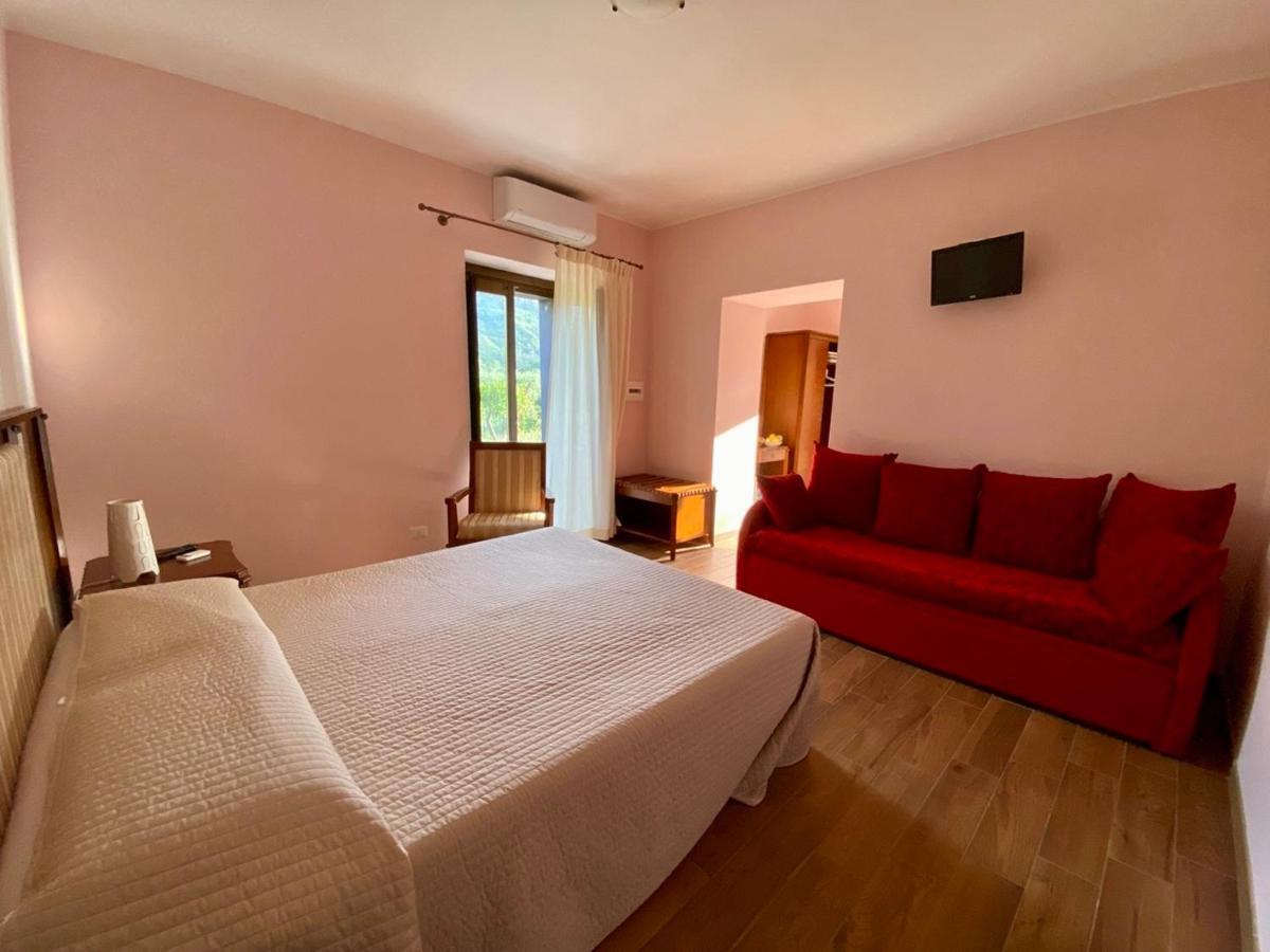 Hotel La Porta Delle Gole Motta Camastra Exterior foto
