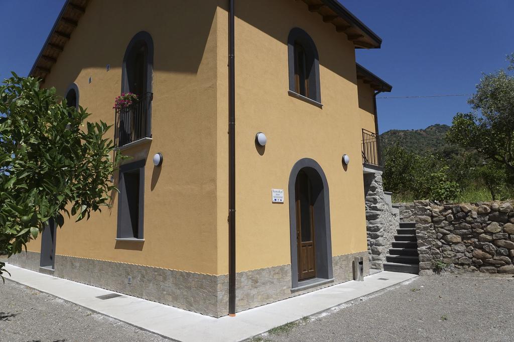 Hotel La Porta Delle Gole Motta Camastra Exterior foto