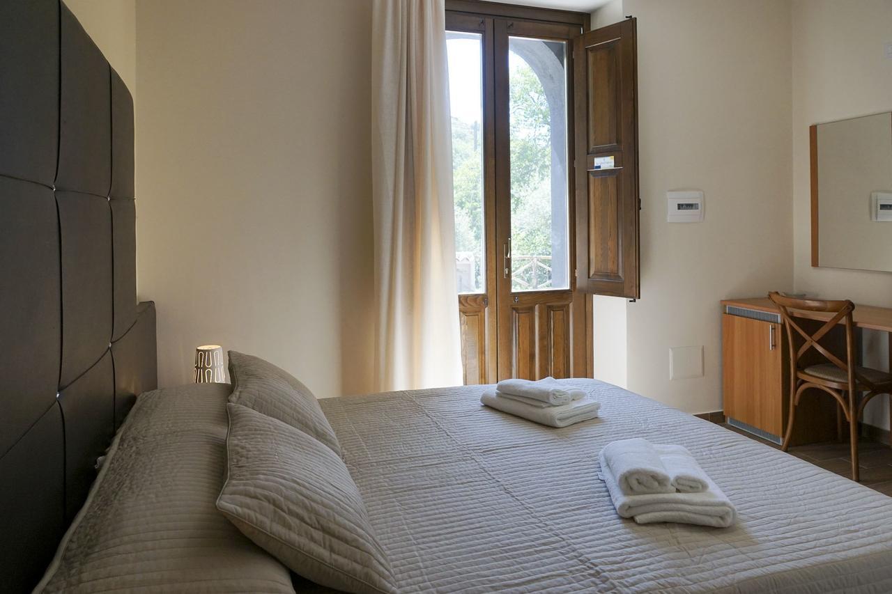 Hotel La Porta Delle Gole Motta Camastra Exterior foto