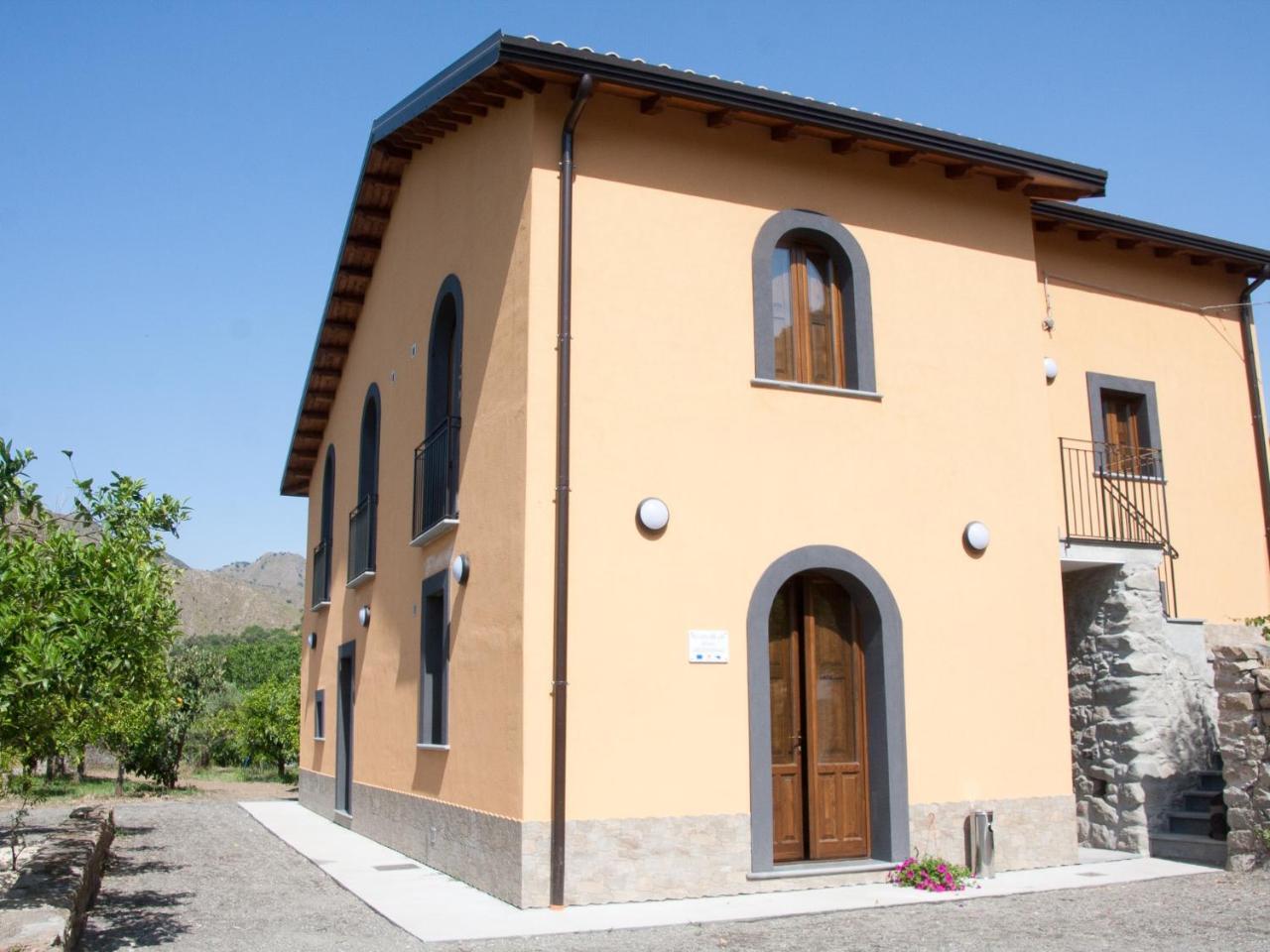 Hotel La Porta Delle Gole Motta Camastra Exterior foto