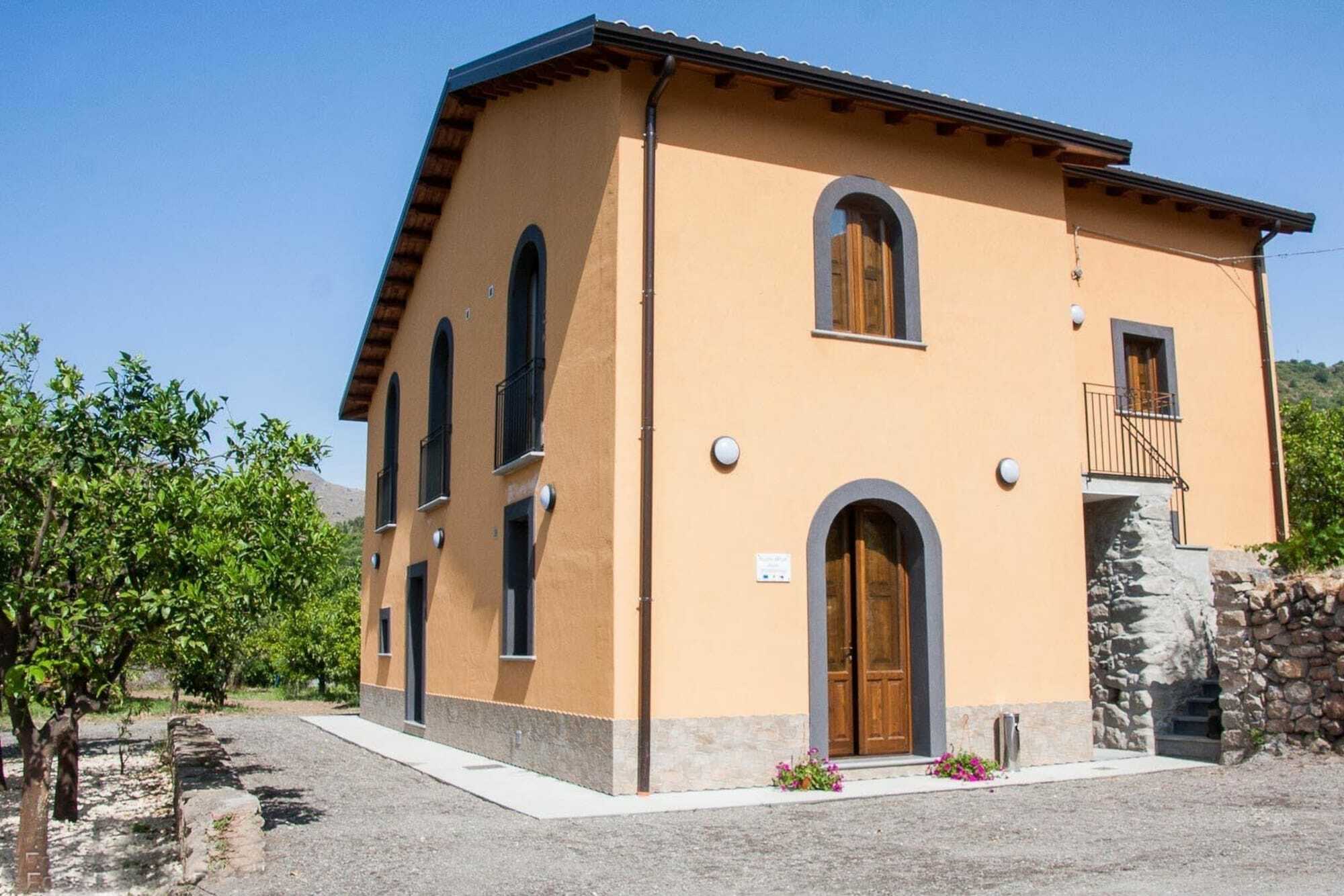 Hotel La Porta Delle Gole Motta Camastra Exterior foto